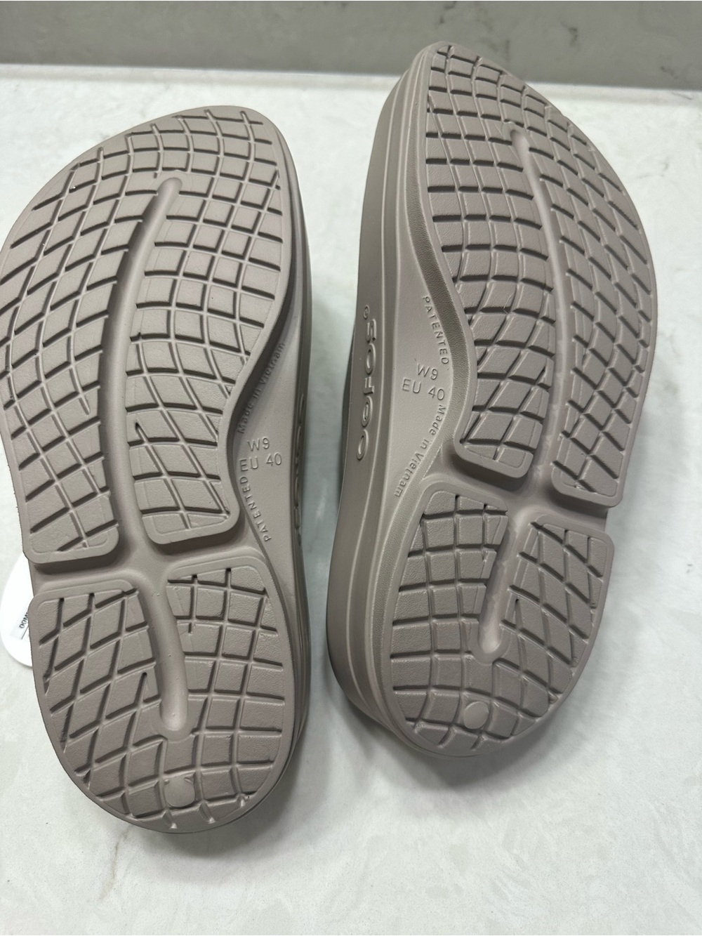 OOFOS Women's Beige Slide Sandals - Lightweight Comfort, NWT size 9 - Picture 6 of 8